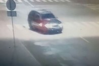 У місті на Волині молодики розтрощили вуличні новорічні прикраси (відео)
