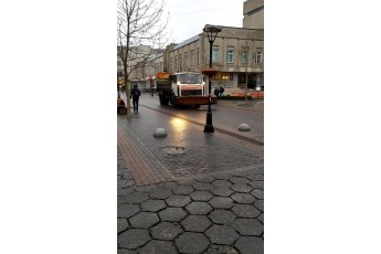 На вулиці Луцька через погіршення погоди виїхала спецтехніка (фото)