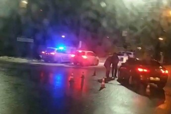 У місті на Волині – аварія: зіткнулися дві автівки (відео)
