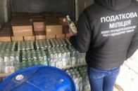 На Волині вилучили автомобіль, який перевозив фальсифікований алкоголь