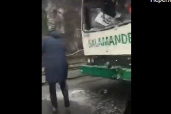 У Луцьку на проспекті тролейбус потрапив у ДТП (відео)