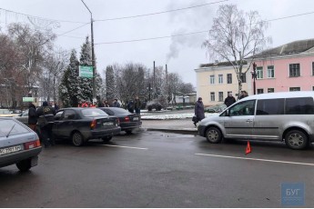 У місті на Волині легковик збив двох пішоходів, жінку госпіталізували (фото)