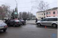 У місті на Волині легковик збив двох пішоходів, жінку госпіталізували (фото)