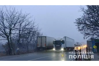 Сіла у фуру далекобійника: зниклу неповнолітню лучанку знайшли на Одещині (фото/відео)