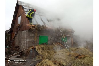 На Волині горіла господарська будівля