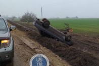 На Волині автомобіль злетів у кювет та перекинувся