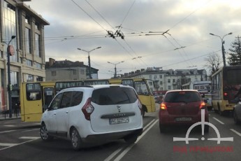 Через подвійну суцільну, 