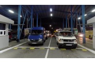 Українці на свята їдуть додому: на кордоні з Польщею – величезні черги