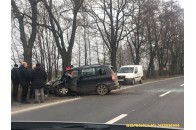 У селі на Волині автомобіль влетів в дерево (фото)