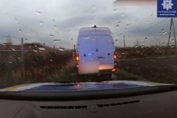 П'яна погоня: поблизу Луцька затримали водія, який втікав від поліцейських (відео)