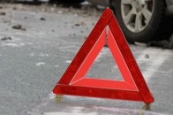На Волині автомобіль в'їхав в електроопору: постраждала неповнолітня