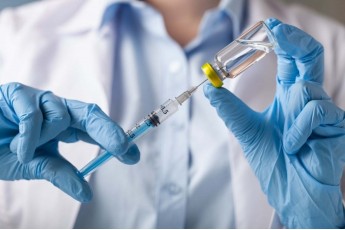 Українців, які перебувають у Польщі, планують безкоштовно вакцинувати від коронавірусу