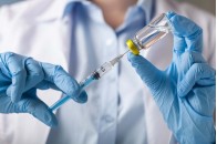 Українців, які перебувають у Польщі, планують безкоштовно вакцинувати від коронавірусу