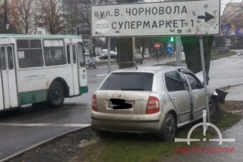 Аварія на Новий рік: у Луцьку автомобіль 