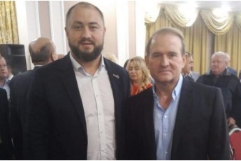 Депутат Миколаївської облради привітав виборців з Новим роком портретом Путіна