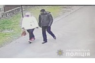 Суд відпустив депутатку, котра разом з чоловіком напала та поранила домовласника у селі під Луцьком