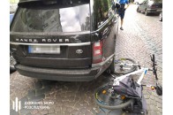 Митник під наркотиками на Range Rover наїхав на поліцейського, який зупинив порушника