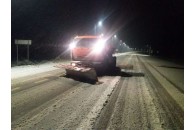 На Волині розчищають засніжені дороги та обробляють їх протиожеледними матеріалами