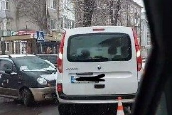 У Луцьку п'яний водій вчинив ДТП на перехресті (фото)