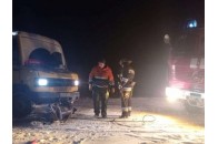 На Волині автомобіль застряг у снігових заметах  (фото)
