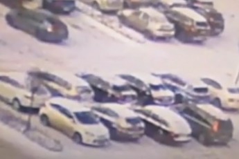 У Луцьку водій вчинив подвійну ДТП та втік (відео)