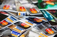 Українцям на кредитну карту приходять великі суми: нова небезпечна афера
