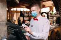 Сфера обслуговування переходить на українську: що загрожує порушникам та як поскаржитися
