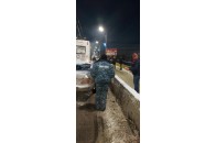 У Луцьку на мосту легковик в'їхав у тролейбус (фото)