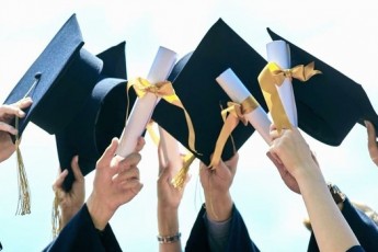 Знайшли альтернативу скасованим червоним дипломам: як тепер нагороджуватимуть успішних студентів