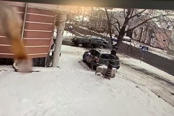 У Луцьку – аварія: зіткнулися дві автівки (відео)