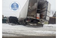 На Волині вантажівка влетіла у паркан житлового будинку (фото)