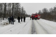 У селі на Волині бус перекинувся у кювет