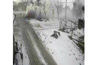 Під Луцьком під час руху задимілось авто, чоловік на руках виніс двох дітей з салону (відео)