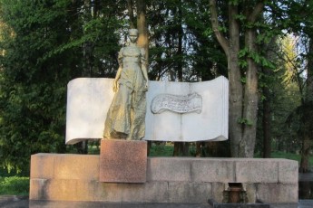В Центральному парку Луцька біля пам'ятника Лесі Українці буде фонтан