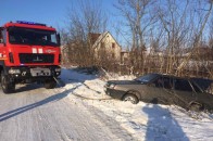 На Волині рейсовий автобус та авто газової служби застрягли у заметах (відео)