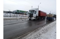 На волинській трасі – аварія: зіткнулися дві вантажівки (фото)