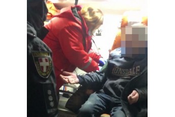 Не міг піднятися та погано говорив: на Волині на околиці села знайшли чоловіка