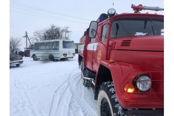 На Волині автобус з дітьми потрапив у снігову пастку