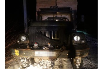 На Волині затримали дві вантажівки з незаконною деревиною