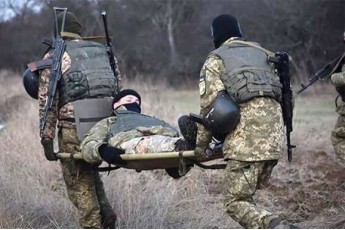 На Донбасі ворожий снайпер підстрелив нашого захисника: у якому він стані