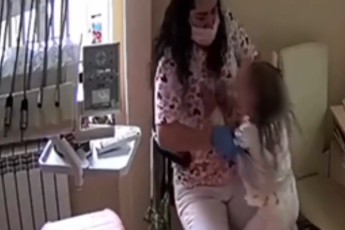 Зубна екзекуція: у Рівному лікарка-стоматологиня шарпала і лупцювала дітей та била їх головою об кушетку (відео)