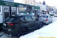 У Луцьку тролейбус в'їхав в Lexus та Chery (фото, відео)