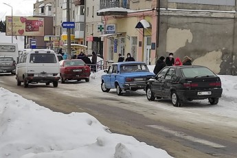 У місті на Волині – ДТП: не розминулися два автомобілі (фото)