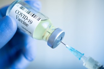 Названо дві категорії людей, яким протипоказано вакцинацію від коронавірусу