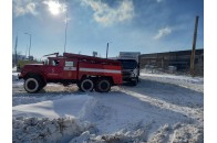 У місті на Волині вантажівки, які доставляли товар, застрягли у сніговому наметі