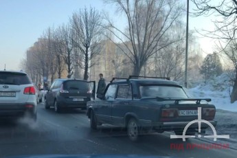 У Луцьку − ранкова ДТП: вулиці стали у заторах (фото)