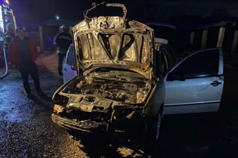Приїхав до родичів: автомобіль волинянина згорів на Закарпатті