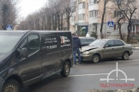 У Луцьку − ДТП: проспект у заторах, бус від удару 