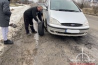 Головні новини Волині 2 березня: асфальт зійшов разом зі снігом − на дорогах півметрові ями; дитина порізала руки та наковталась різних пігулок