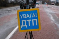 На Волині автівка врізалась в дерево, двоє пенсіонерів – у лікарні